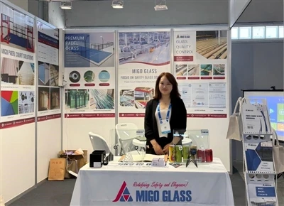 MIGO GLASS va mostrar solucions professionals de vidre de pista de pàdel a PA...
